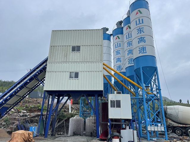 商品(pǐn)混凝土攪(jiao)拌站設備(bei)的安全防(fang)範有哪些(xiē)？